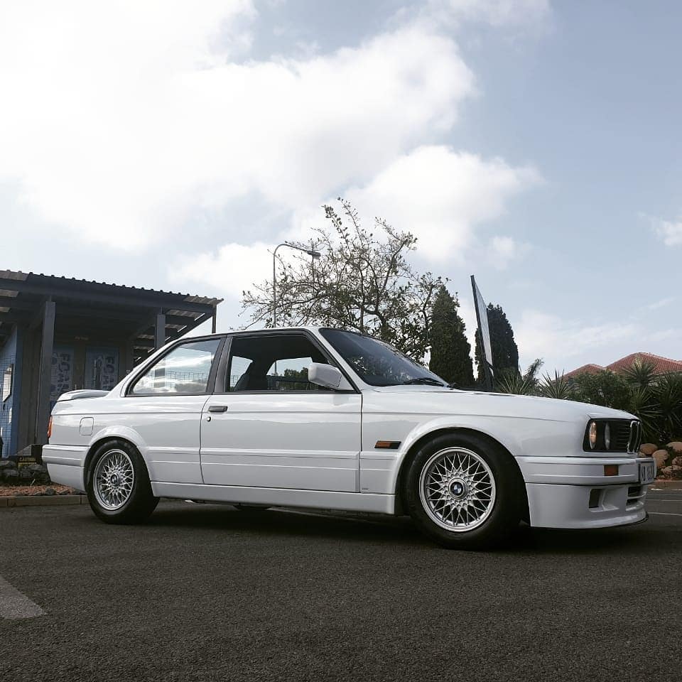 BMW 325is - White